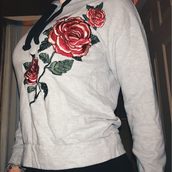 Forever 21 Sweaters - Forever 21 Rose Pattern Sweatshirt